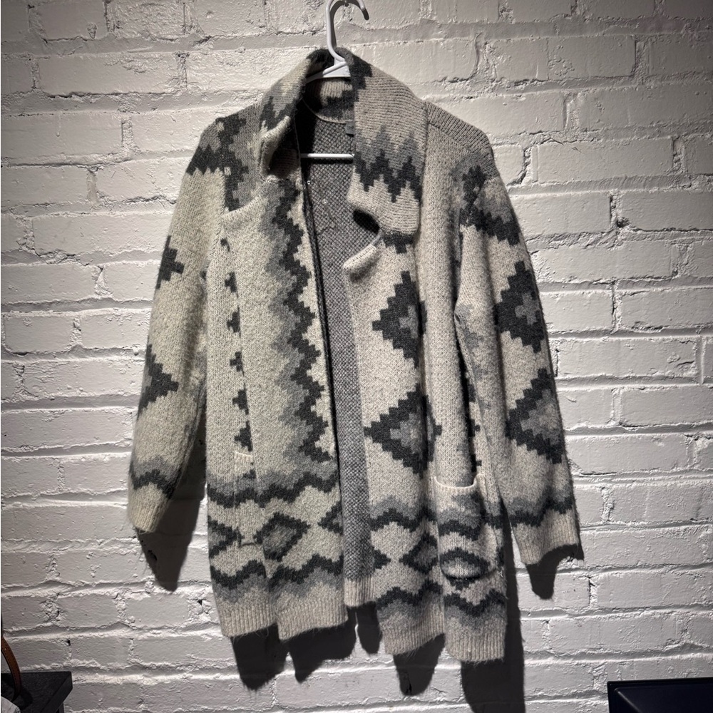 Grey abstract sweater pullover
